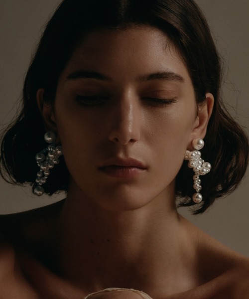 IRIS47(イリスフォーセブン)の「【IRIS 47】corallo earring/コラーロ イヤリング(イヤリング・レディース・ホワイト・FREE)」の1枚目の写真