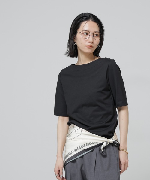 NANO universe（ナノユニバース）の「Anti Soaked(R) 汗染み防止ボートネックTシャツ（Tシャツ/カットソー・レディース・トップグレー/ブラック/ホワイト/チャコール・S/M/L）」の5枚目の写真