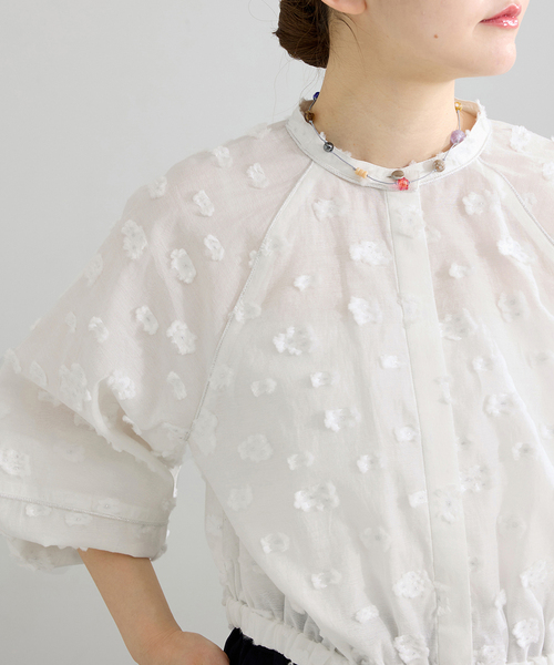IENA(イエナ)の「フラワージャガードボリュームブラウス(シャツ/ブラウス・レディース・ブラック/ホワイト・FREE)」の1枚目の写真