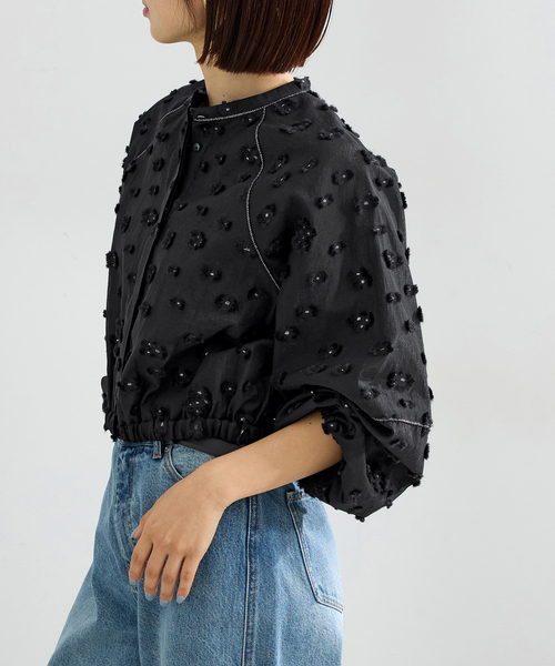 IENA(イエナ)の「フラワージャガードボリュームブラウス(シャツ/ブラウス・レディース・ブラック/ホワイト・FREE)」の6枚目の写真