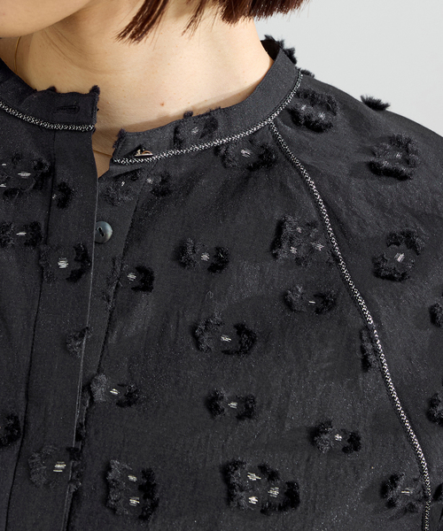 IENA(イエナ)の「フラワージャガードボリュームブラウス(シャツ/ブラウス・レディース・ブラック/ホワイト・FREE)」の11枚目の写真