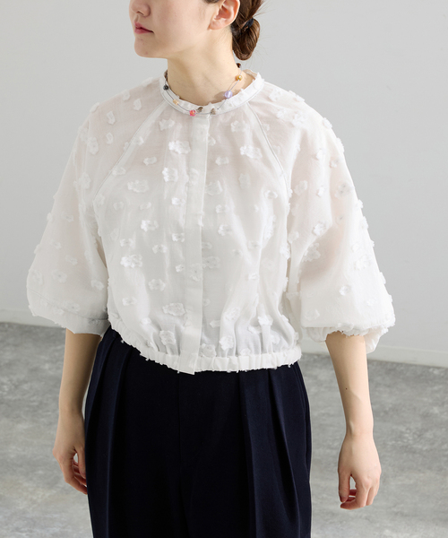 IENA(イエナ)の「フラワージャガードボリュームブラウス(シャツ/ブラウス・レディース・ブラック/ホワイト・FREE)」の15枚目の写真