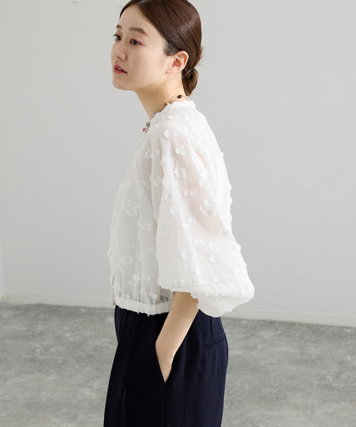 IENA(イエナ)の「フラワージャガードボリュームブラウス(シャツ/ブラウス・レディース・ブラック/ホワイト・FREE)」の17枚目の写真