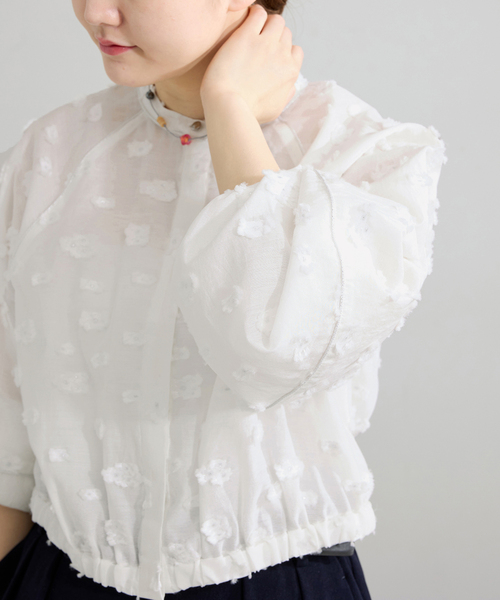 IENA(イエナ)の「フラワージャガードボリュームブラウス(シャツ/ブラウス・レディース・ブラック/ホワイト・FREE)」の20枚目の写真