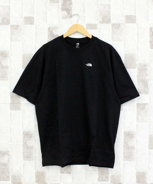 THE NORTH FACE(ザノースフェイス)の「エッセンシャル オーバーサイズ ワンポイント 半袖Tシャツ M TNF ESSENTIAL OVERSIZED SHORT SLEEVE TEE(Tシャツ/カットソー・メンズ・ブラック/ホワイト系・M/L/XL)」の1枚目の写真