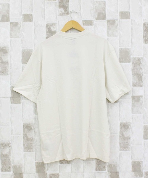 THE NORTH FACE(ザノースフェイス)の「エッセンシャル オーバーサイズ ワンポイント 半袖Tシャツ M TNF ESSENTIAL OVERSIZED SHORT SLEEVE TEE(Tシャツ/カットソー・メンズ・ブラック/ホワイト系・M/L/XL)」の4枚目の写真