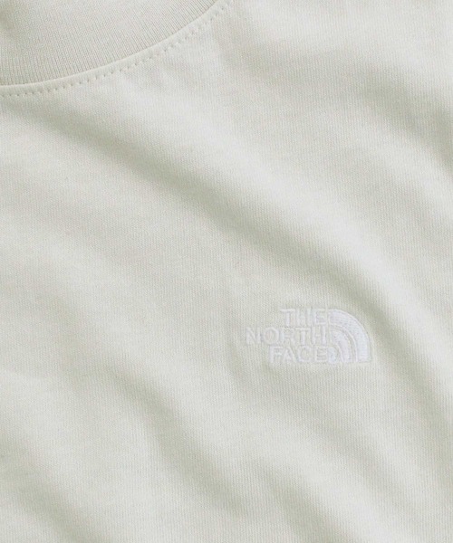 THE NORTH FACE(ザノースフェイス)の「エッセンシャル オーバーサイズ ワンポイント 半袖Tシャツ M TNF ESSENTIAL OVERSIZED SHORT SLEEVE TEE(Tシャツ/カットソー・メンズ・ブラック/ホワイト系・M/L/XL)」の5枚目の写真