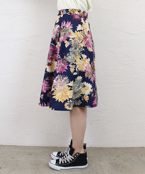 Omekashi（オメカシ）の「【Omekashi】ぼかしフラワースカート（スカート・レディース・ブラック/ネイビー・ﾌﾘ-）」の6枚目の写真