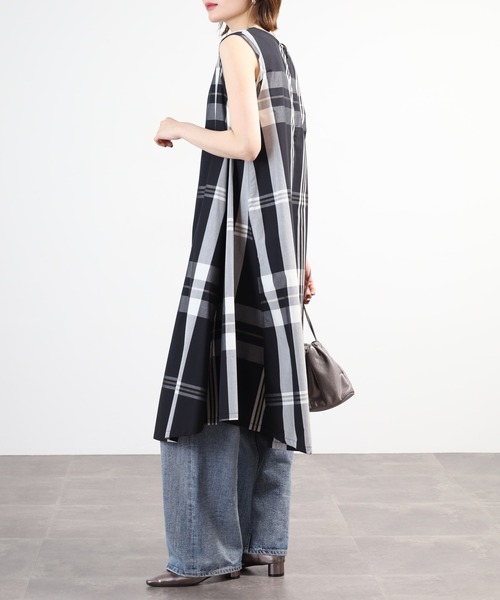 Anna Nicola(アンナニコラ)の「Anna Nicola チェックノースリーブワンピース(ワンピース・レディース・ブラック/ネイビー・38)」の6枚目の写真