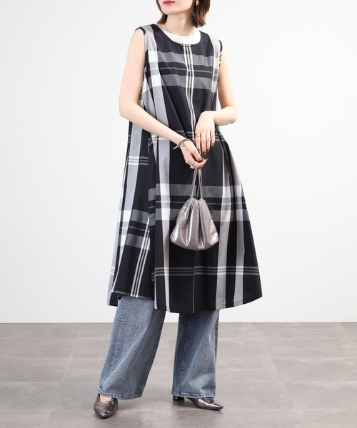 Anna Nicola(アンナニコラ)の「Anna Nicola チェックノースリーブワンピース(ワンピース・レディース・ブラック/ネイビー・38)」の4枚目の写真