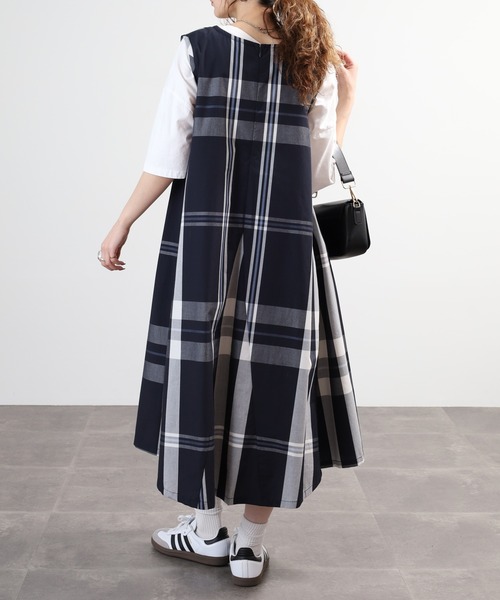 Anna Nicola(アンナニコラ)の「Anna Nicola チェックノースリーブワンピース(ワンピース・レディース・ブラック/ネイビー・38)」の15枚目の写真