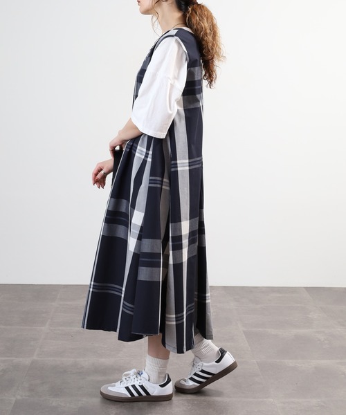 Anna Nicola(アンナニコラ)の「Anna Nicola チェックノースリーブワンピース(ワンピース・レディース・ブラック/ネイビー・38)」の16枚目の写真