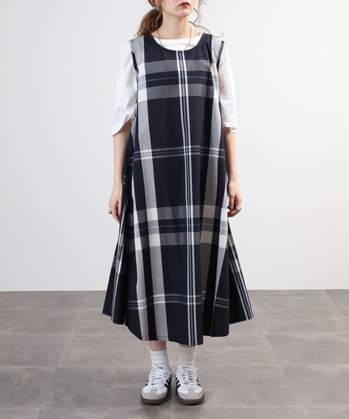 Anna Nicola(アンナニコラ)の「Anna Nicola チェックノースリーブワンピース(ワンピース・レディース・ブラック/ネイビー・38)」の17枚目の写真