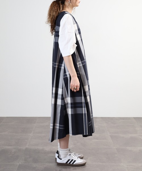 Anna Nicola(アンナニコラ)の「Anna Nicola チェックノースリーブワンピース(ワンピース・レディース・ブラック/ネイビー・38)」の18枚目の写真