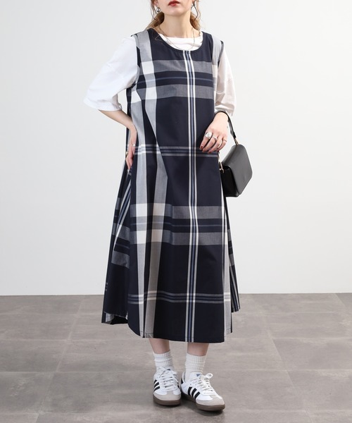 Anna Nicola(アンナニコラ)の「Anna Nicola チェックノースリーブワンピース(ワンピース・レディース・ブラック/ネイビー・38)」の12枚目の写真