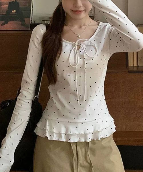 Emilie(エミリー)の「ドット柄 リボン Tシャツ ロンT(Tシャツ/カットソー・レディース・ホワイト/グレー/ブラック・FREE)」の2枚目の写真