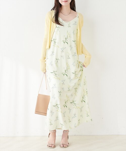 natural couture（ナチュラルクチュール）の「フラワープリントキャミワンピース（ワンピース・レディース・ブラック/アイボリー・FREE）」の5枚目の写真