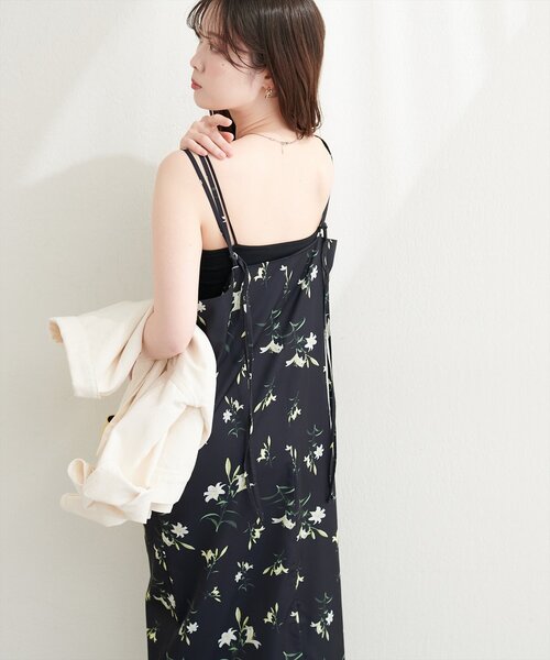 natural couture（ナチュラルクチュール）の「フラワープリントキャミワンピース（ワンピース・レディース・ブラック/アイボリー・FREE）」の11枚目の写真