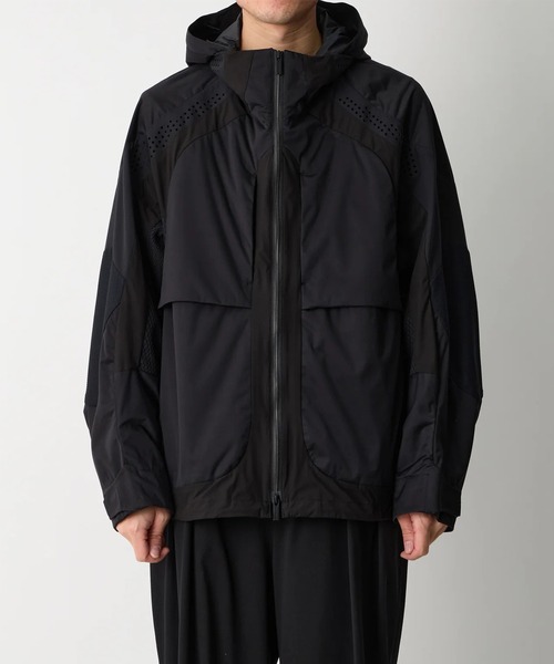 WHITE MOUNTAINEERING(ホワイトマウンテニアリング)の「【White Mountaineering/ホワイトマウンテニアリング】CONTRAST JACKET(ブルゾン・メンズ・ブラック・1/2)」の2枚目の写真