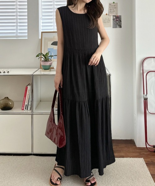 umune(ウムネ)の「ノースリーブワンピース ロング マキシ丈 ティアード フレア 袖なし 楊柳 シワ加工 ワッシャー ゆったり Aライン 体型カバー 涼しい 春夏(ワンピース・レディース・ミント/レッド/ブラック・FREE)」の2枚目の写真