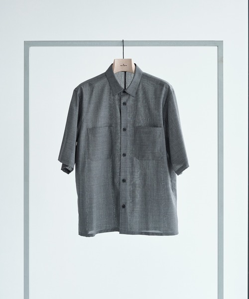 ATON(エイトン)の「【ATON / エイトン】別注TWIST WOOL GAUZE SHORT SLEEVE SHIRT(シャツ/ブラウス・メンズ・ネイビー/ブラック/グレー・2/4/6)」の3枚目の写真