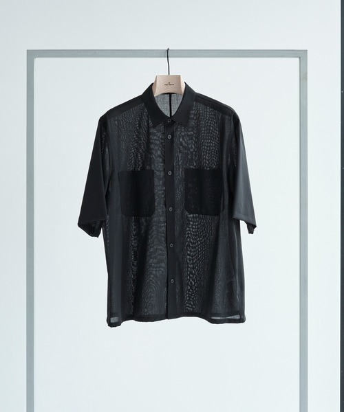 ATON(エイトン)の「【ATON / エイトン】別注TWIST WOOL GAUZE SHORT SLEEVE SHIRT(シャツ/ブラウス・メンズ・ネイビー/ブラック/グレー・2/4/6)」の2枚目の写真