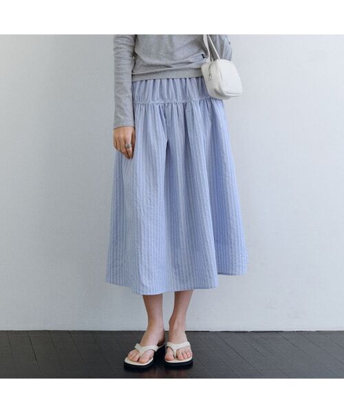 URAGO(ユラーゴ)の「Stripe shirring button skirt(スカート・レディース・クリーム/スカイブルー・MEDIUM/SMALL)」の1枚目の写真