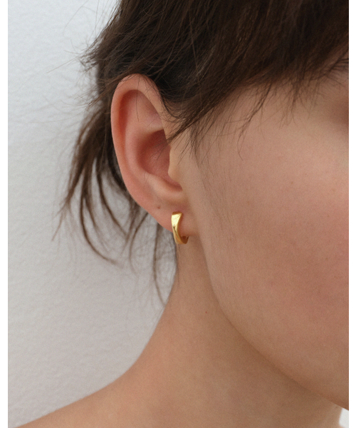 ANOTHERLAYER(アナザーレイヤー)の「Flow Hoop Earring - Gold (silver925)(ピアス(両耳用)・レディース・ゴールド・FREE)」の2枚目の写真