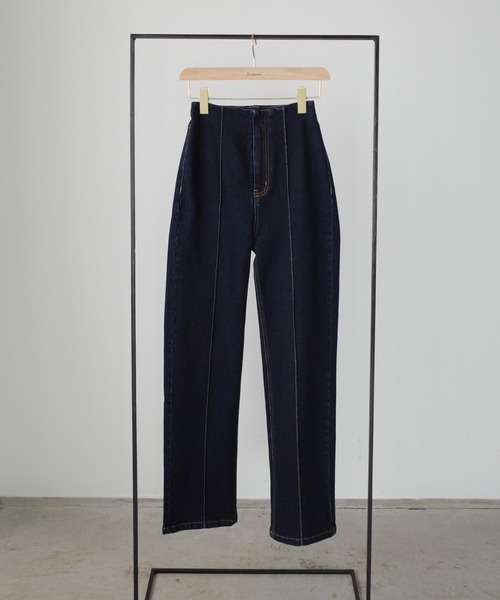Louere（ルエレ）の「ハイウエストピンタックストレートデニムパンツ[高身長サイズST有り]（デニムパンツ・レディース・ワンウォッシュ/ブラック/ライトブルー・X-LARGE/LARGE/MEDIUM/SMALL/ST）」の17枚目の写真