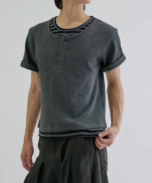 EPNK(イーピーエヌケー)の「Layered border short sleeve henly / レイヤードボーダーショートスリーブヘンリー(Tシャツ/カットソー・メンズ・ライトグレー/チャコールグレー・SMALL/MEDIUM/LARGE)」の7枚目の写真