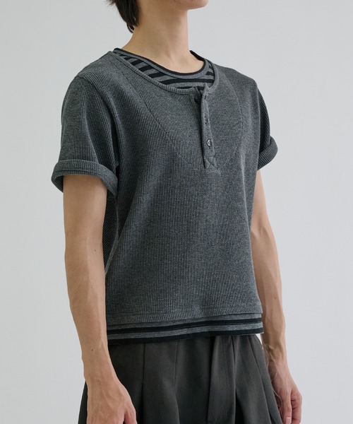 EPNK(イーピーエヌケー)の「Layered border short sleeve henly / レイヤードボーダーショートスリーブヘンリー(Tシャツ/カットソー・メンズ・ライトグレー/チャコールグレー・SMALL/MEDIUM/LARGE)」の10枚目の写真