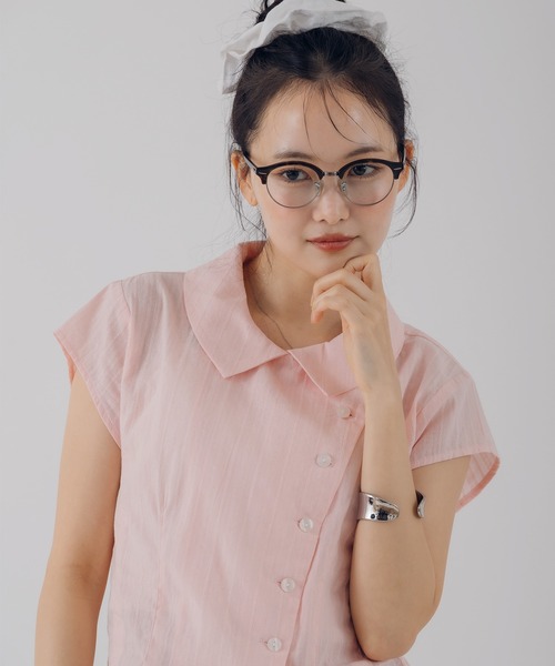 MUHET(ミュエータ)の「asymmetry button french sleeve shirt / アシンメトリーボタンフレンチスリーブシャツ(シャツ/ブラウス・レディース・ブラック/ネイビー/オフホワイト/ピンク・FREE)」の4枚目の写真