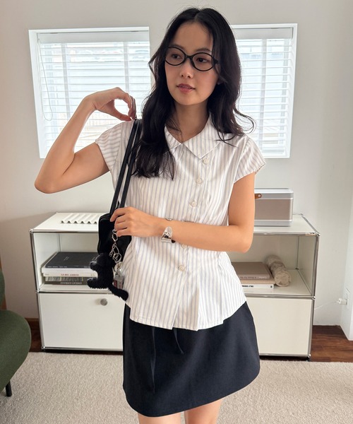 MUHET(ミュエータ)の「asymmetry button french sleeve shirt / アシンメトリーボタンフレンチスリーブシャツ(シャツ/ブラウス・レディース・ブラック/ネイビー/オフホワイト/ピンク・FREE)」の6枚目の写真