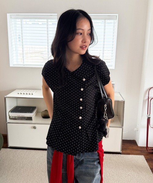 MUHET(ミュエータ)の「asymmetry button french sleeve shirt / アシンメトリーボタンフレンチスリーブシャツ(シャツ/ブラウス・レディース・ブラック/ネイビー/オフホワイト/ピンク・FREE)」の16枚目の写真