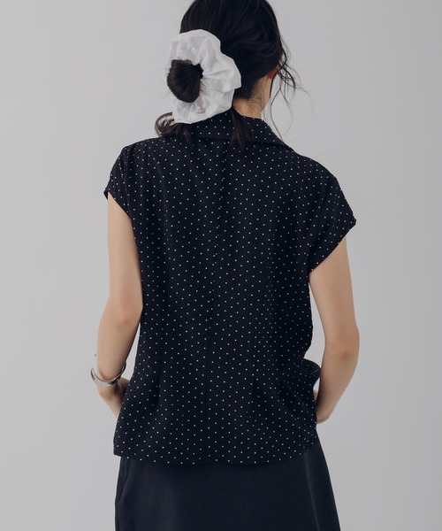 MUHET(ミュエータ)の「asymmetry button french sleeve shirt / アシンメトリーボタンフレンチスリーブシャツ(シャツ/ブラウス・レディース・ブラック/ネイビー/オフホワイト/ピンク・FREE)」の20枚目の写真