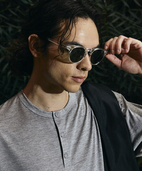 FREAK'S STORE(フリークスストア)の「限定展開 カラー ファッショングラス UVカット ユニセックス対応(サングラス・メンズ・ライトグレー/シルバー/チャコールグレー/オフホワイト/ナチュラル/グレー/ブラック/ダークグレー・フリ-)」の7枚目の写真