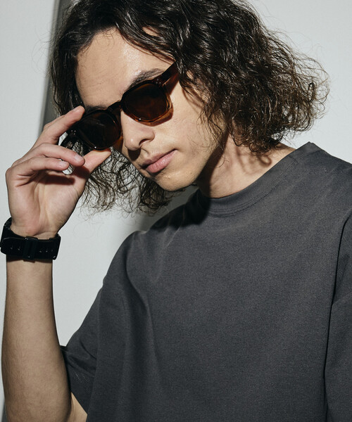 FREAK'S STORE(フリークスストア)の「限定展開 カラー ファッショングラス UVカット ユニセックス対応(サングラス・メンズ・ライトグレー/シルバー/チャコールグレー/オフホワイト/ナチュラル/グレー/ブラック/ダークグレー・フリ-)」の8枚目の写真