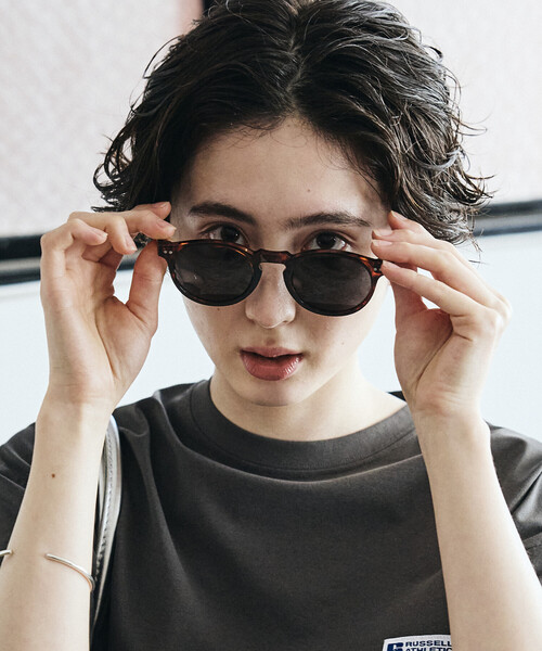 FREAK'S STORE(フリークスストア)の「限定展開 カラー ファッショングラス UVカット ユニセックス対応(サングラス・メンズ・ライトグレー/シルバー/チャコールグレー/オフホワイト/ナチュラル/グレー/ブラック/ダークグレー・フリ-)」の1枚目の写真