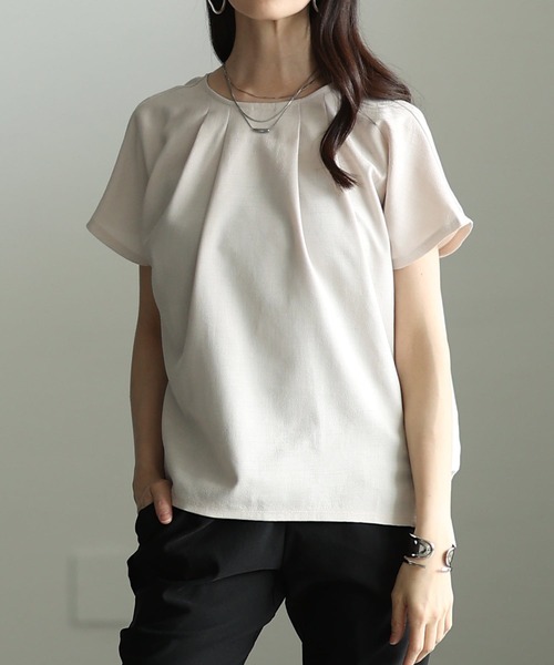 Sawa a la mode(サワアラモード)の「タックデザインブラウス(シャツ/ブラウス・レディース・モカ/オフホワイト/ブラック・FREE)」の1枚目の写真