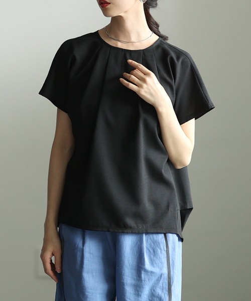 Sawa a la mode(サワアラモード)の「タックデザインブラウス(シャツ/ブラウス・レディース・モカ/オフホワイト/ブラック・FREE)」の2枚目の写真