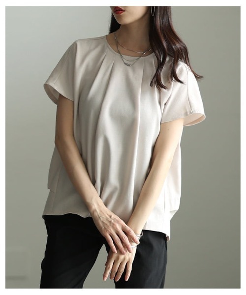 Sawa a la mode(サワアラモード)の「タックデザインブラウス(シャツ/ブラウス・レディース・モカ/オフホワイト/ブラック・FREE)」の6枚目の写真
