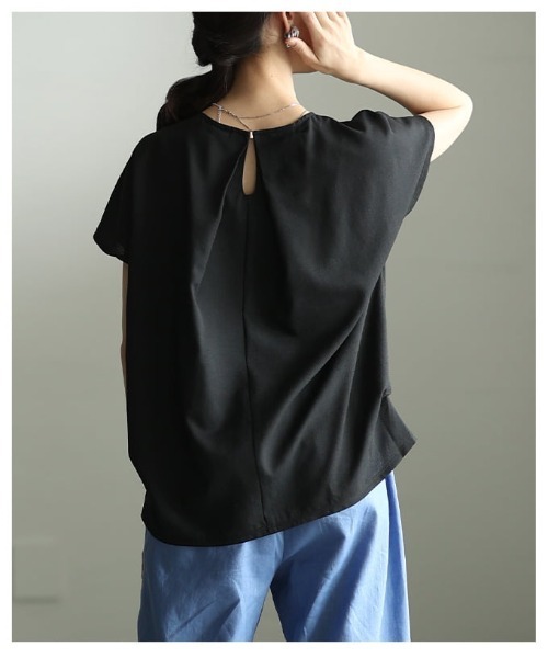 Sawa a la mode(サワアラモード)の「タックデザインブラウス(シャツ/ブラウス・レディース・モカ/オフホワイト/ブラック・FREE)」の16枚目の写真