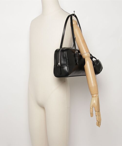 Guess(ゲス)の「JUSTINA Shoulder Satchel ショルダーバッグ(ショルダーバッグ・レディース・ブラック・ONE SIZE)」の15枚目の写真