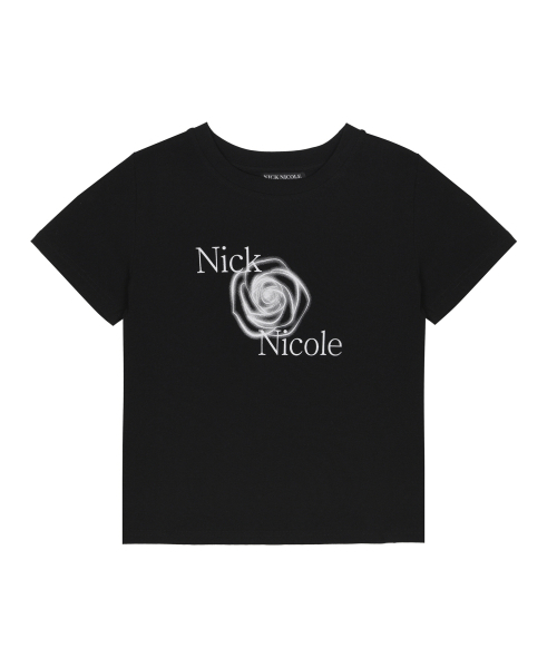 NICK&NICOLE(ニックアンドニコール)の「ROSE GRAPHIC SLIM TOP_BLACK(Tシャツ/カットソー・レディース・その他・FREE)」の1枚目の写真