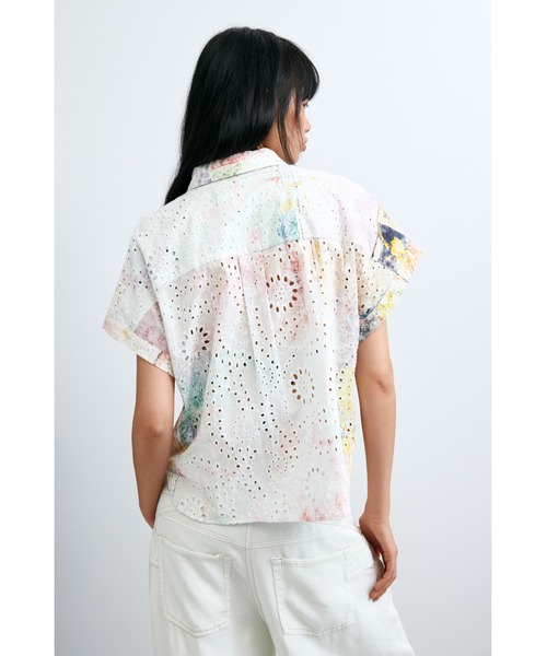 Desigual（デシグアル）の「アートグラフィックオープンカラーシャツ【2026秋冬新作】（シャツ/ブラウス・レディース・マルチ・M/L/XL/XS/S）」の4枚目の写真
