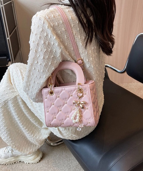 DRESS PLUS(ドレスプラス)の「キルティング チャーム付き ハンドバッグ(ハンドバッグ・レディース・ピンク/オフホワイト/ブラック・フリー)」の17枚目の写真