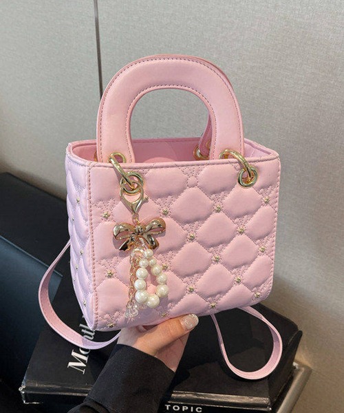 DRESS PLUS(ドレスプラス)の「キルティング チャーム付き ハンドバッグ(ハンドバッグ・レディース・ピンク/オフホワイト/ブラック・フリー)」の13枚目の写真