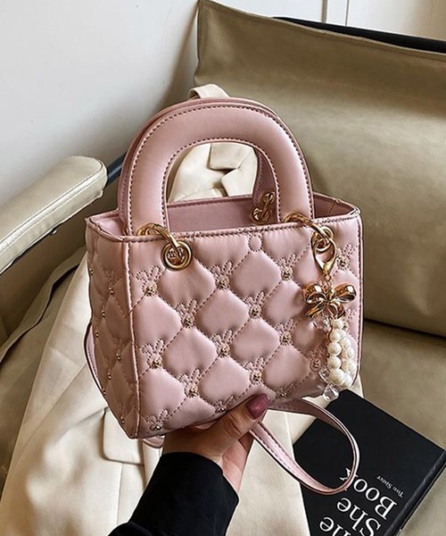 DRESS PLUS(ドレスプラス)の「キルティング チャーム付き ハンドバッグ(ハンドバッグ・レディース・ピンク/オフホワイト/ブラック・フリー)」の15枚目の写真