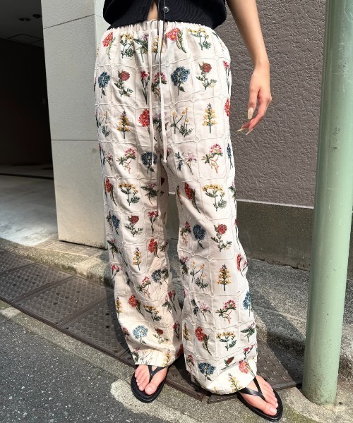 AIC.（エーアイシー）の「フラワーエンブロイダリーイージーパンツ（その他パンツ・レディース・アイボリー/ブラウン/ブラック・FREE）」の18枚目の写真