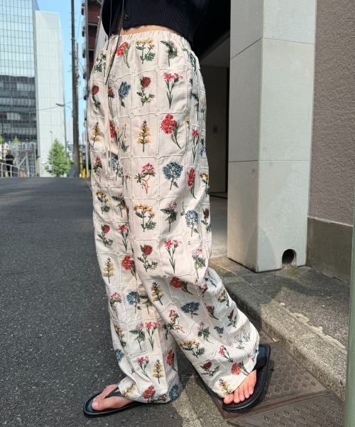 AIC.（エーアイシー）の「フラワーエンブロイダリーイージーパンツ（その他パンツ・レディース・アイボリー/ブラウン/ブラック・FREE）」の20枚目の写真